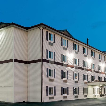Super 8 By Wyndham Springfield East Hotel Exterior photo