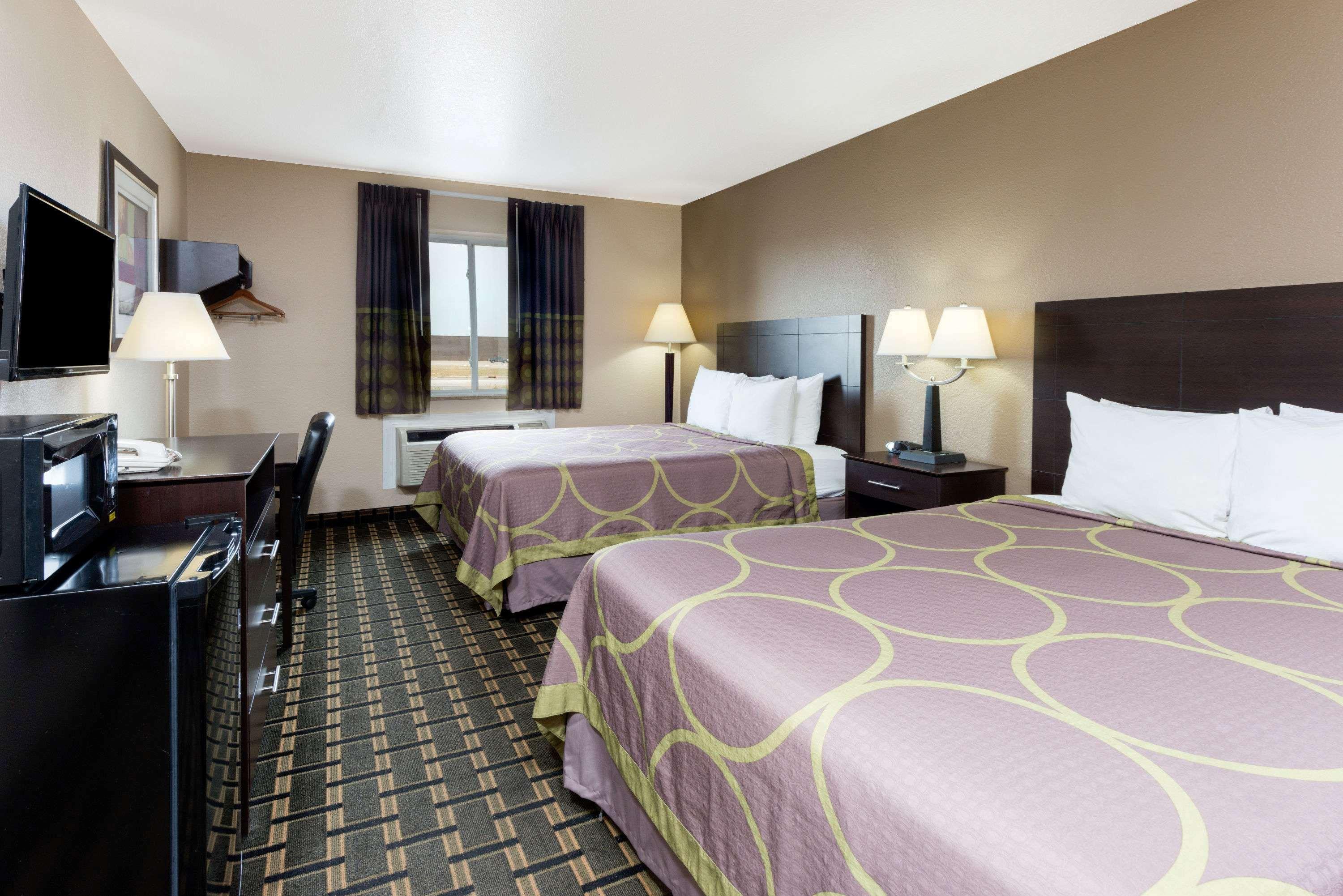 Super 8 By Wyndham Springfield East Hotel Exterior photo