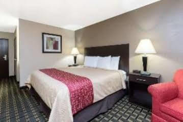 Super 8 By Wyndham Springfield East Hotel Exterior photo